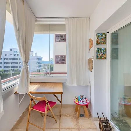 Elegant Apartment, Steps From The Sea With Parking Included Μαρμπέλλα
