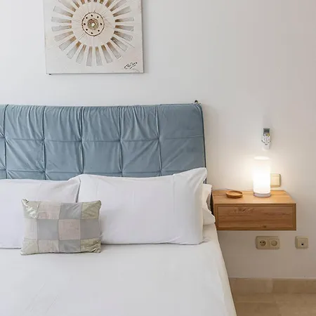 Διαμέρισμα Elegant Apartment, Steps From The Sea With Parking Included *