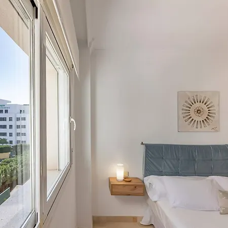 Διαμέρισμα Elegant Apartment, Steps From The Sea With Parking Included