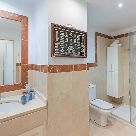 Elegant Apartment, Steps From The Sea With Parking Included *