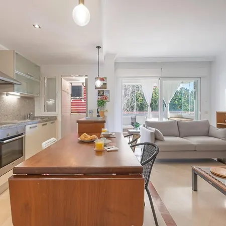 Elegant Apartment, Steps From The Sea With Parking Included Διαμέρισμα Μαρμπέλλα