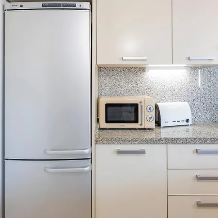 Elegant Apartment, Steps From The Sea With Parking Included Διαμέρισμα Μαρμπέλλα