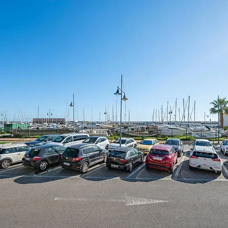 Διαμέρισμα Elegant Apartment, Steps From The Sea With Parking Included *