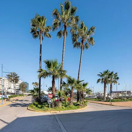 Elegant Apartment, Steps From The Sea With Parking Included *