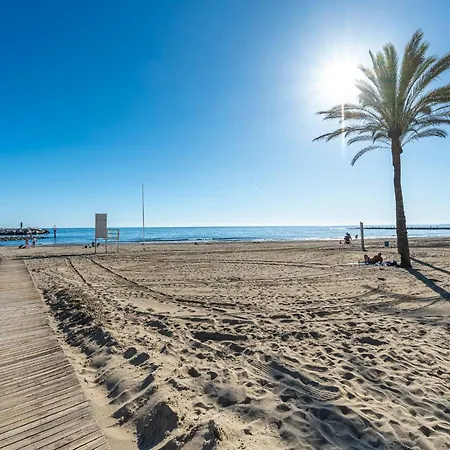 Elegant Apartment, Steps From The Sea With Parking Included Μαρμπέλλα