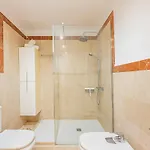 Apartman Elegant Apartment, Steps From The Sea With Parking Included *
