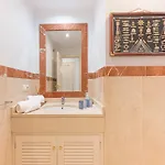 Elegant Apartment, Steps From The Sea With Parking Included *