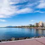 Elegant Apartment, Steps From The Sea With Parking Included Apartman