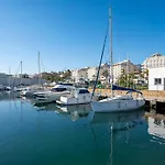 Apartman Elegant Apartment, Steps From The Sea With Parking Included *