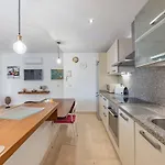 Apartman Elegant Apartment, Steps From The Sea With Parking Included Marbella
