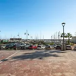 Elegant Apartment, Steps From The Sea With Parking Included