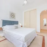 Elegant Apartment, Steps From The Sea With Parking Included * Marbella