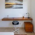 Apartman Elegant Apartment, Steps From The Sea With Parking Included