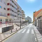 Elegant Apartment, Steps From The Sea With Parking Included Apartman