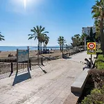 Apartman Elegant Apartment, Steps From The Sea With Parking Included