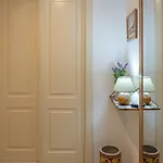 Elegant Apartment, Steps From The Sea With Parking Included Apartman Marbella