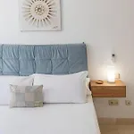 Apartamento Elegant Apartment, Steps From The Sea With Parking Included *
