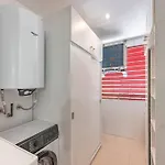 Elegant Apartment, Steps From The Sea With Parking Included Apartamento