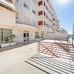 Elegant Apartment, Steps From The Sea With Parking Included * Marbella