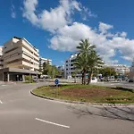 Elegant Apartment, Steps From The Sea With Parking Included *