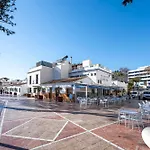 Appartamento Elegant Apartment, Steps From The Sea With Parking Included *