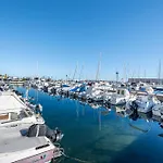 Appartamento Elegant Apartment, Steps From The Sea With Parking Included *