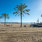 Elegant Apartment, Steps From The Sea With Parking Included Marbella