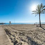 Elegant Apartment, Steps From The Sea With Parking Included Marbella
