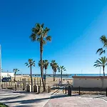 Elegant Apartment, Steps From The Sea With Parking Included Appartamento *