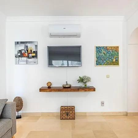 Elegant Apartment, Steps From The Sea With Parking Included Apartment Marbella