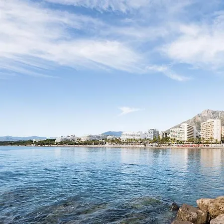 Elegant Apartment, Steps From The Sea With Parking Included *