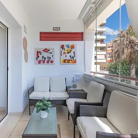Apartment Elegant Apartment, Steps From The Sea With Parking Included *