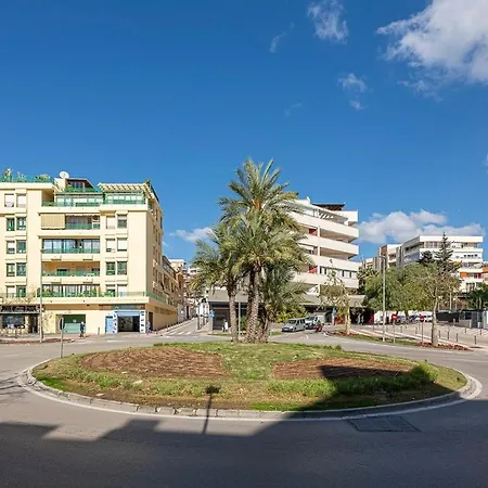 Elegant Apartment, Steps From The Sea With Parking Included Διαμέρισμα *