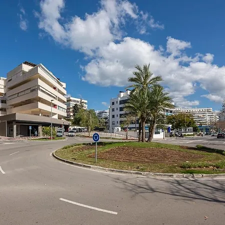 Elegant Apartment, Steps From The Sea With Parking Included Apartment Marbella