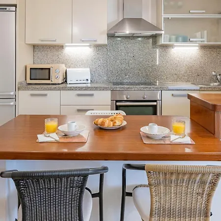 Apartment Elegant Apartment, Steps From The Sea With Parking Included Marbella