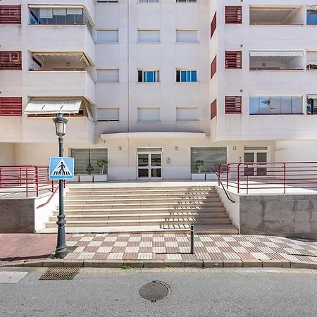 Elegant Apartment, Steps From The Sea With Parking Included Lejlighed