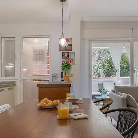 Elegant Apartment, Steps From The Sea With Parking Included * Marbella