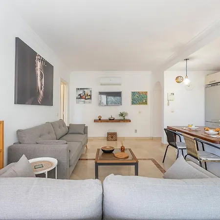 Apartament Elegant Apartment, Steps From The Sea With Parking Included Marbella