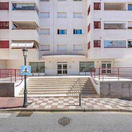 Апартаменти Elegant Apartment, Steps From The Sea With Parking Included