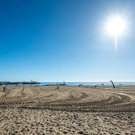 Elegant Apartment, Steps From The Sea With Parking Included Marbella