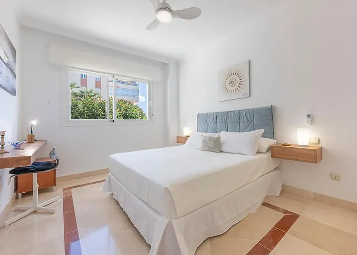 Lejlighed Elegant Apartment, Steps From The Sea With Parking Included Marbella