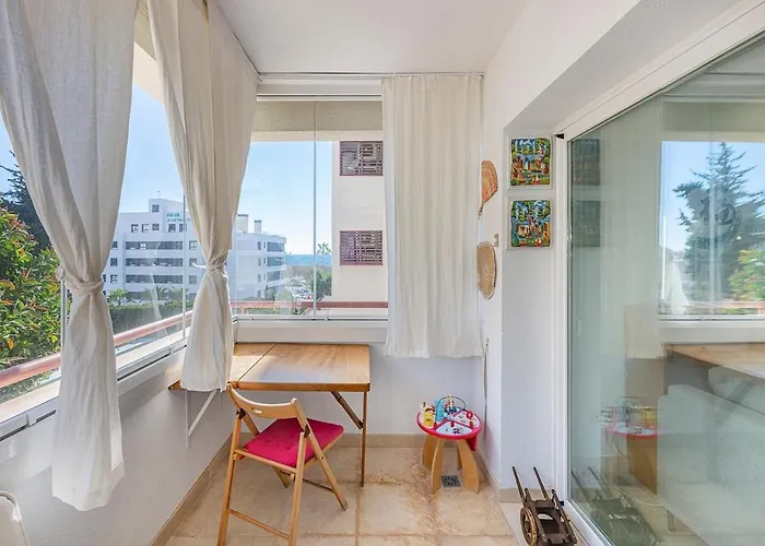 Διαμέρισμα Elegant Apartment, Steps From The Sea With Parking Included *