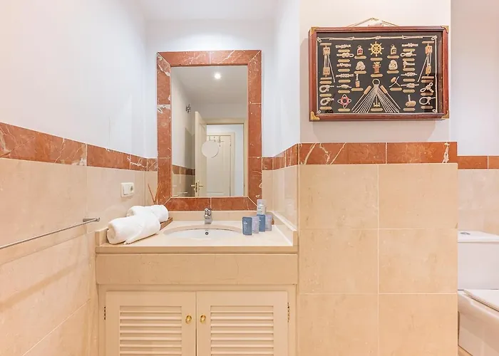 Elegant Apartment, Steps From The Sea With Parking Included *