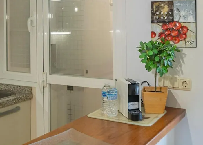 Lejlighed Elegant Apartment, Steps From The Sea With Parking Included