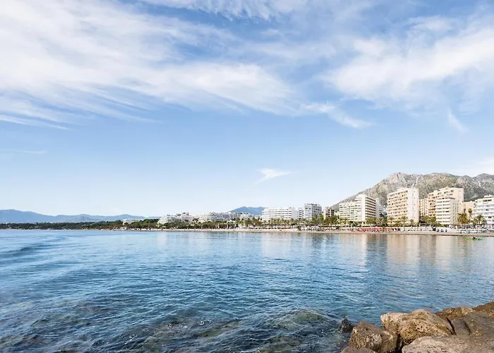 Elegant Apartment, Steps From The Sea With Parking Included *