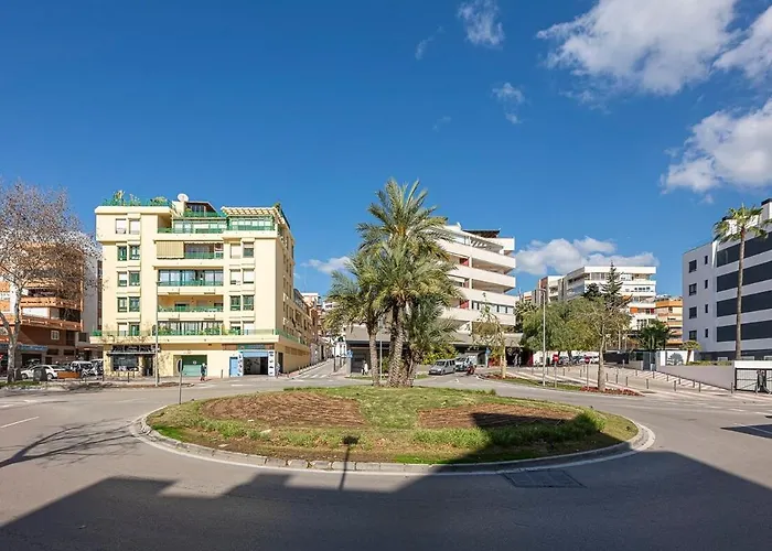 Elegant Apartment, Steps From The Sea With Parking Included Апартаменты *