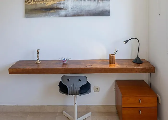 Διαμέρισμα Elegant Apartment, Steps From The Sea With Parking Included