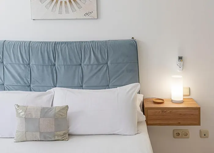 Elegant Apartment, Steps From The Sea With Parking Included Διαμέρισμα *