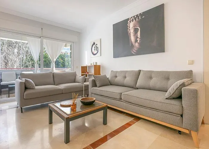 Апартаменты Elegant Apartment, Steps From The Sea With Parking Included