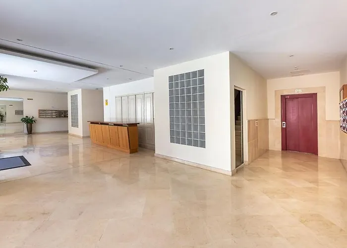 Apartment Elegant Apartment, Steps From The Sea With Parking Included *